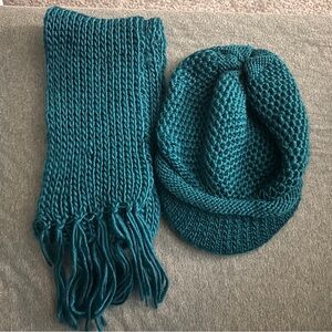 (3 for 12$) Christmas green knitted hat and scarf set.